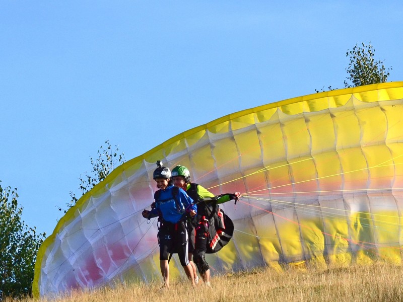 Zbor cu parapanta in tandem sau instruire pentru zbor individual in Sibiu
