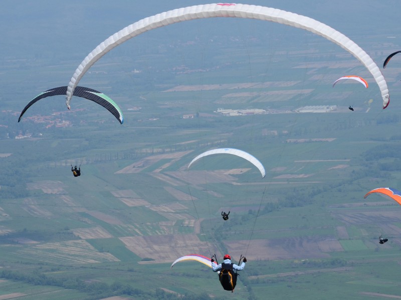 Zbor cu parapanta in tandem sau instruire pentru zbor individual in Sibiu