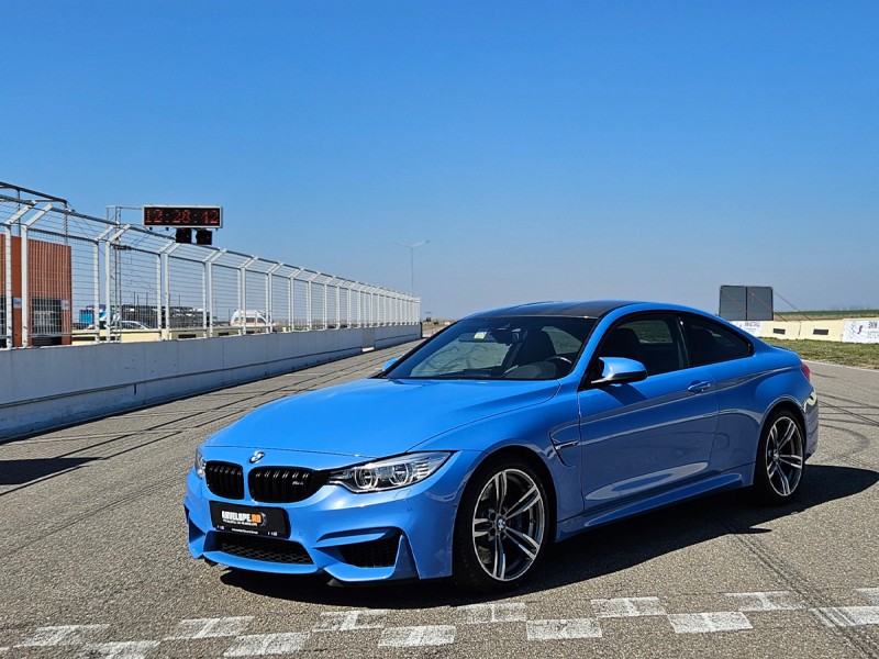 Simte super adrenalina pe circuit cu un BMW alaturi de profesionisti
