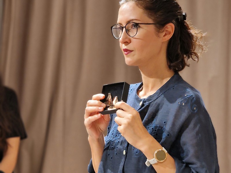 Tur ghidat prin atelierele unor artisti si designeri sau o cina cu un artist local, in Bucuresti