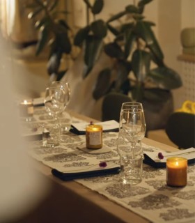 Tur ghidat prin atelierele unor artisti si designeri sau o cina cu un artist local, in Bucuresti