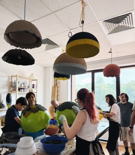 Lumina in familie – Atelier de lampi din papier maché, in Bucuresti