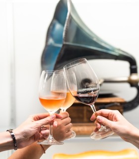 Vin, povesti si oras - Descopera Bucurestiul printr-un Wine Treasure Hunt