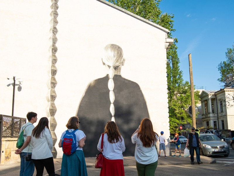 Graffiti and mural art tour, in Bucharest