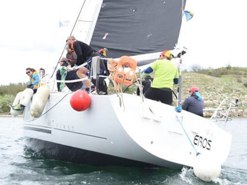 A toast in the wind – Anniversary on the Sailboat, with your loved ones