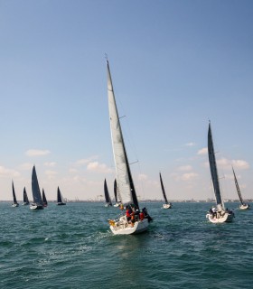 Invata sa dansezi cu vantul - initiere in tainele sailingului