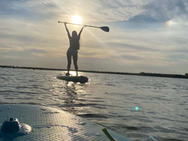 Stand up paddle - vasleste pe placa de surf in delta Neajlovului
