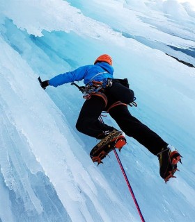 Ice climbing course - team challenge at Balea Lac