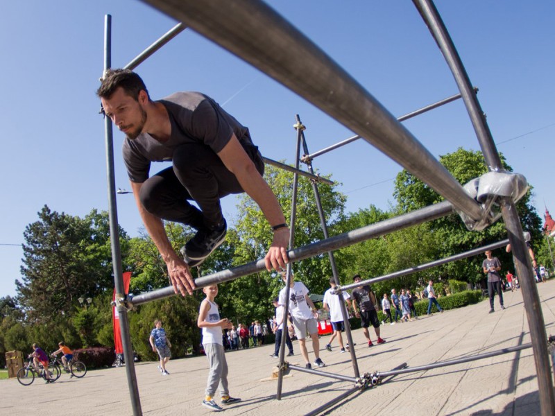 Invata tehnicile de baza ale parkour-ului intr-un antrenament practic, dinamic si sigur in Cluj
