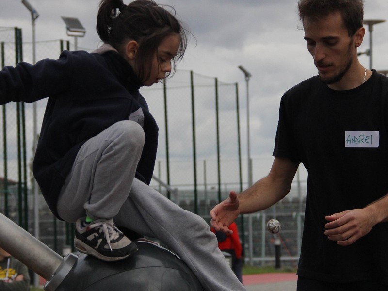 Learn the basic techniques of parkour in a practical, dynamic, and safe training session in Cluj