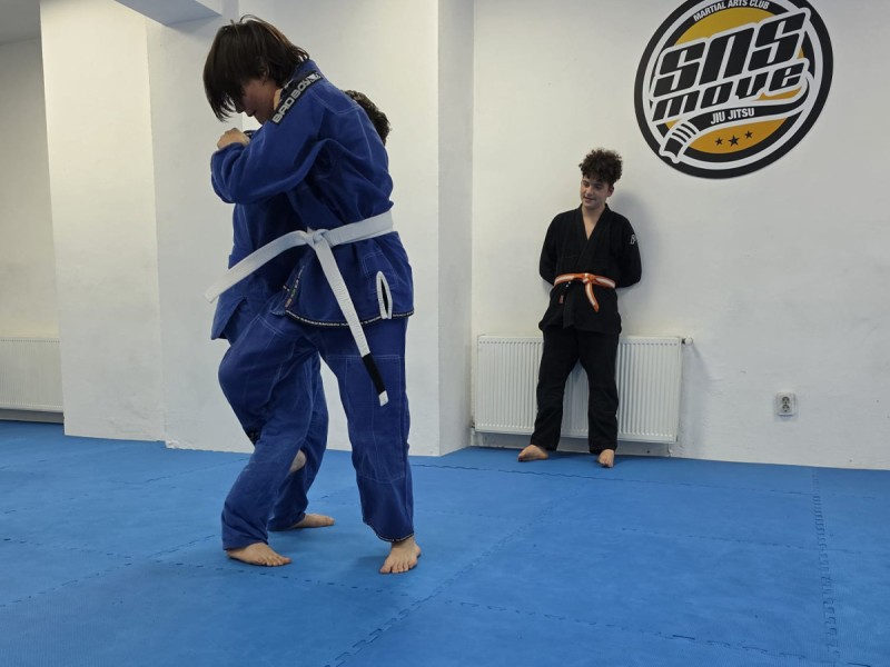 Descopera arta Brazilian Jiu-Jitsu cu Gi pentru adolescenti si adulti in Bucuresti