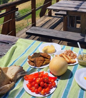 Hiking with brunch/lunch at Casuta MGS