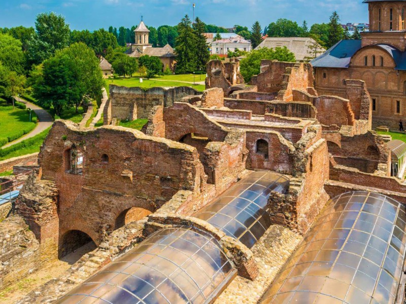 Discover Romania's history - day trip to Peles and Bran castles
