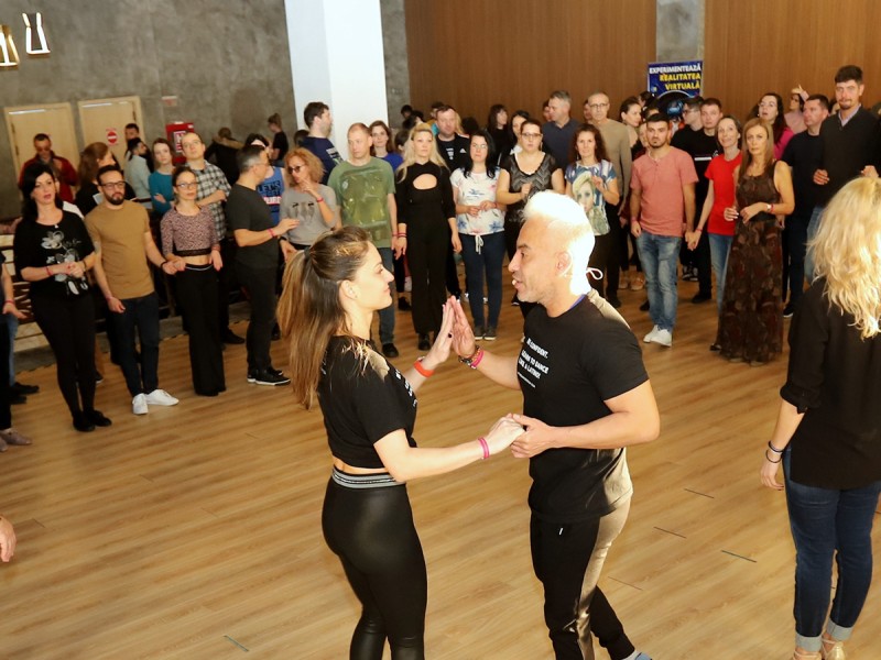 O lectie privata de salsa/bachata pentru cupluri cu Wilmark & Alexandra – nivel beginner