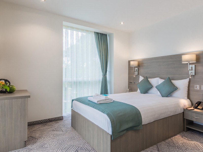 2 nights for 2 people with breakfast in London, The Lion and Key Hotel
