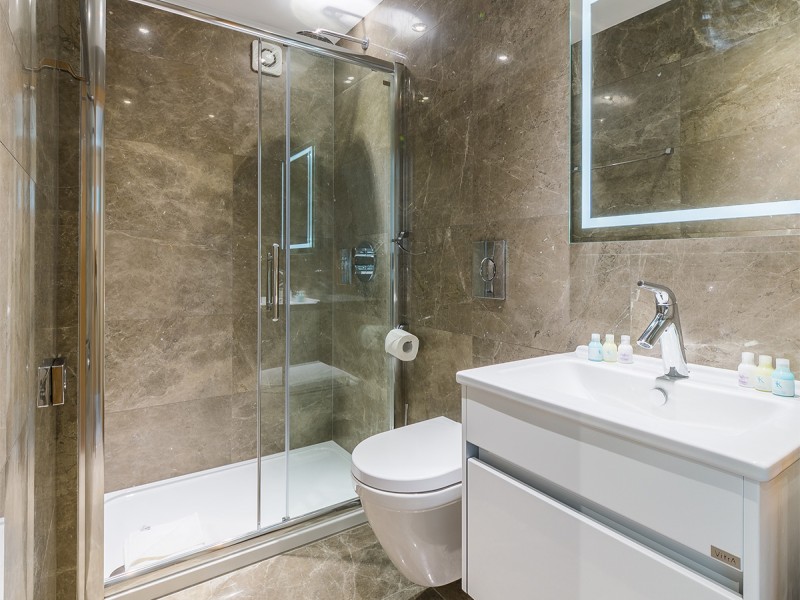 2 nights for 2 people with breakfast in London, The Lion and Key Hotel