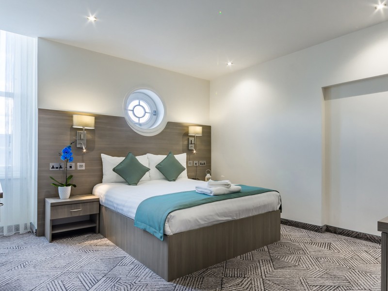 2 nights for 2 people with breakfast in London, The Lion and Key Hotel