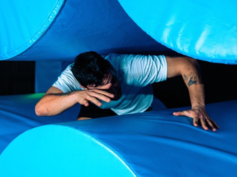Now or never, fly over obstacles through a parkour experience for two, indoors and outdoors in Bucharest.