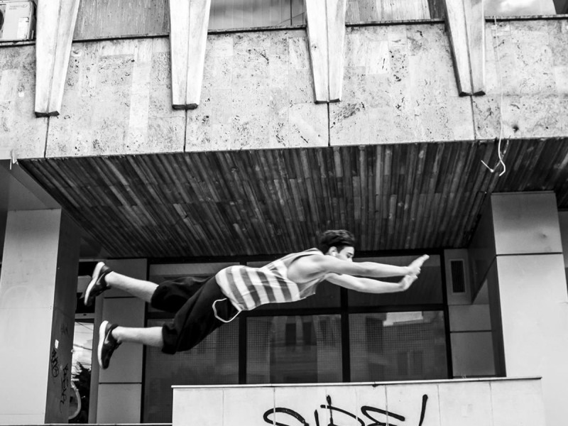 Now or never, fly over obstacles through a parkour experience for two, indoors and outdoors in Bucharest.