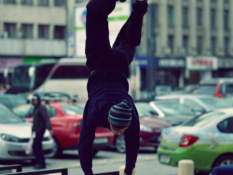 Now or never, fly over obstacles through a parkour experience for two, indoors and outdoors in Bucharest.