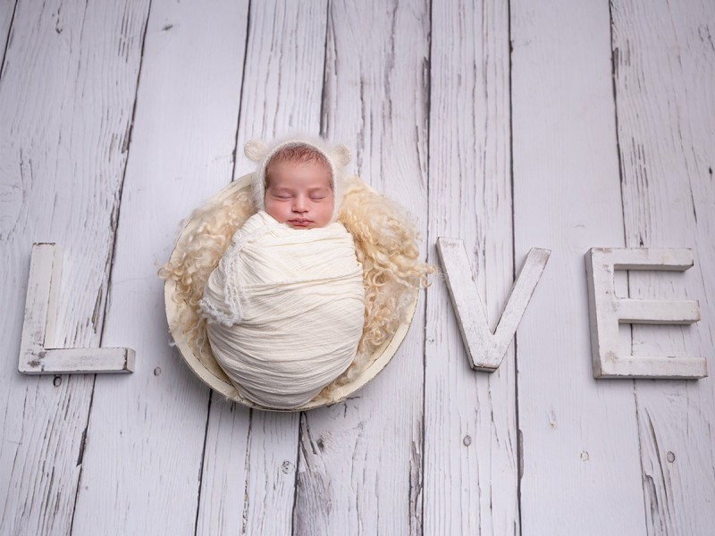 Artistic photo shoot for newborns