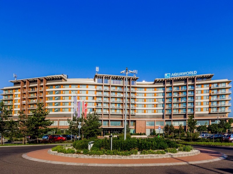 2 nights in Budapest for 2 people with half board at the 4-star Aquaworld Resort Budapest Hotel