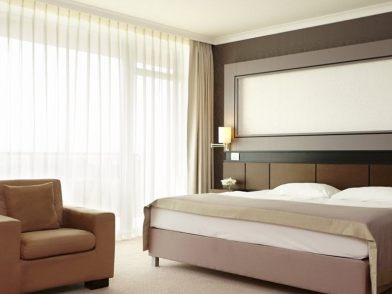 2 nights in Budapest for 2 people with half board at the 4-star Aquaworld Resort Budapest Hotel