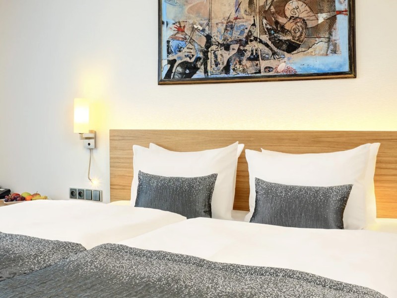 3 zile pentru 2 persoane cu mic dejun si parcare auto la Hotel Duo 4 stele din Praga