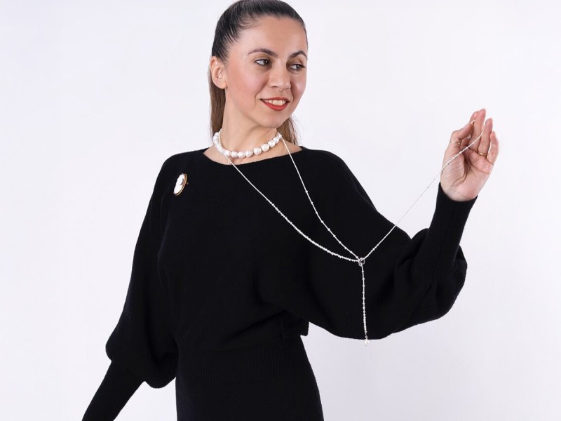 Learn how to create a pearl necklace in a practical and elegant course, in Bucharest