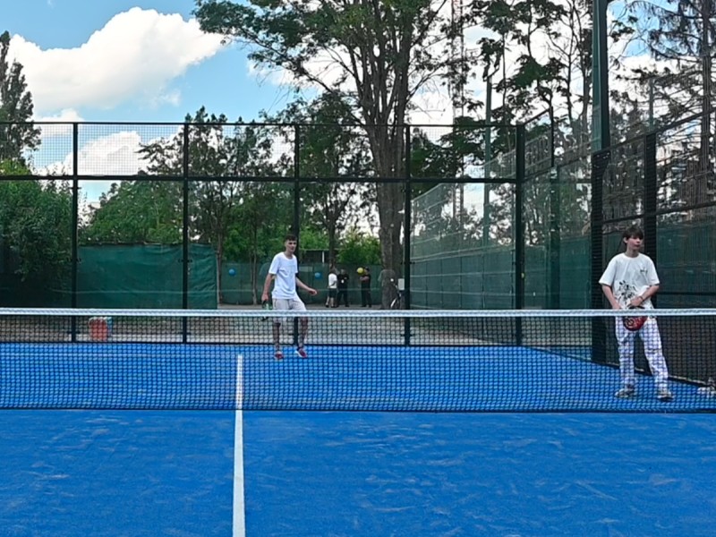 Play padel tennis in Bucharest: 4 hours package