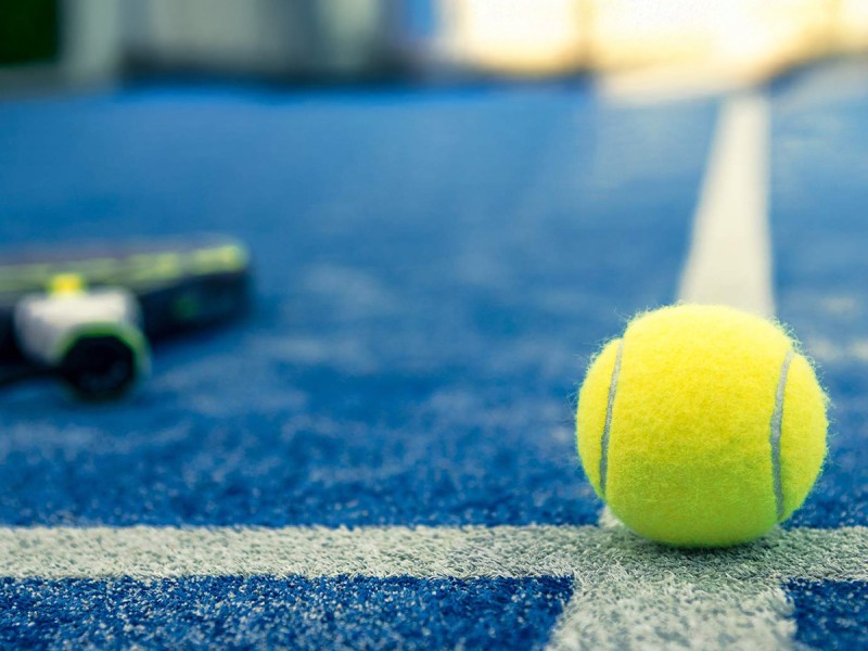 Play padel tennis in Bucharest: 4 hours package