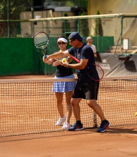 Perfectioneaza‑ti jocul: Sedinte individuale de tenis cu antrenor personal, in Bucuresti