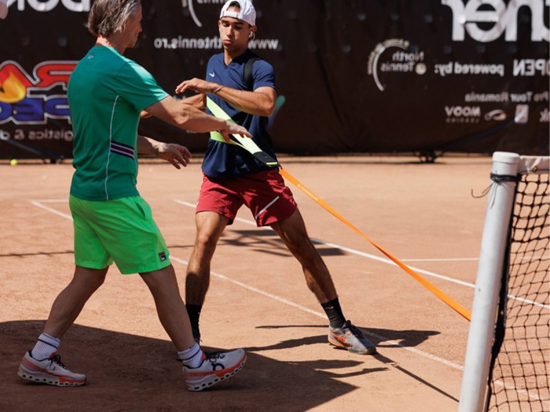 Perfectioneaza‑ti jocul: Sedinte individuale de tenis cu antrenor personal, in Bucuresti