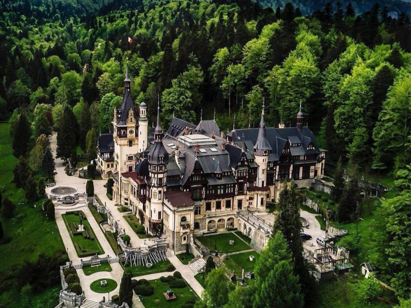 Zboara cu elicopterul si savureaza sampanie intr-o aventura memorabila, in Brasov