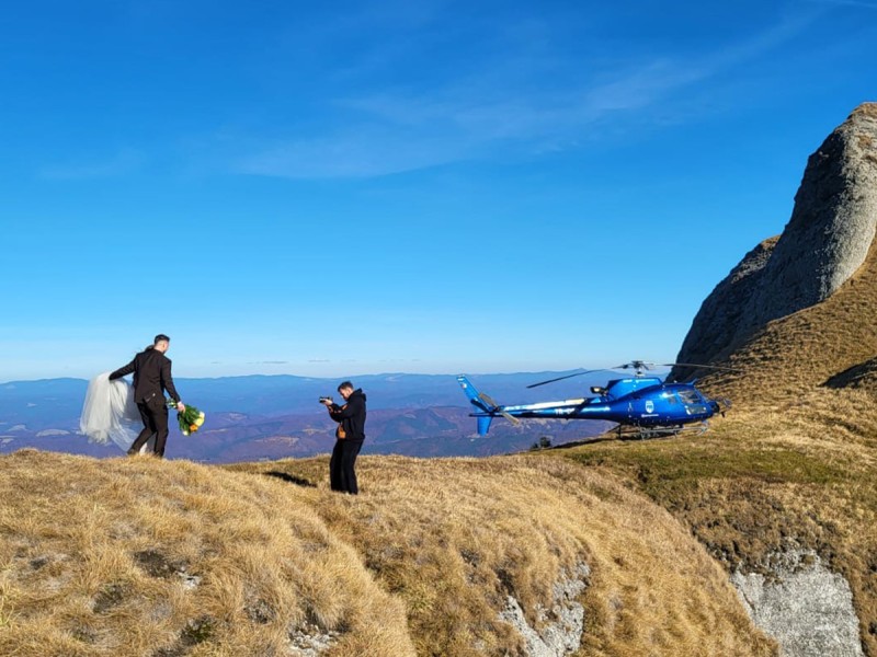 Experienta inedita: zbor cu elicopterul si sedinta foto la inaltime, in Brasov
