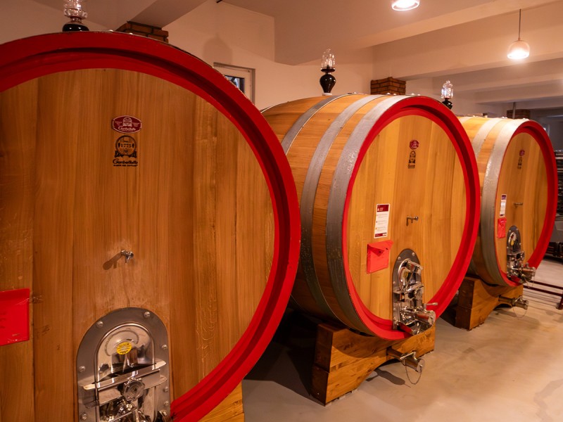 Degustare de vin si branzeturi maturate artizanal: O experienta autentica, in Valcea