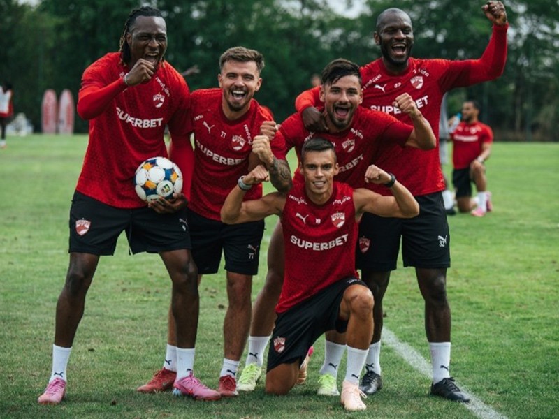 Intra in culisele clubului Dinamo si cunoasteti jucatorii preferati
