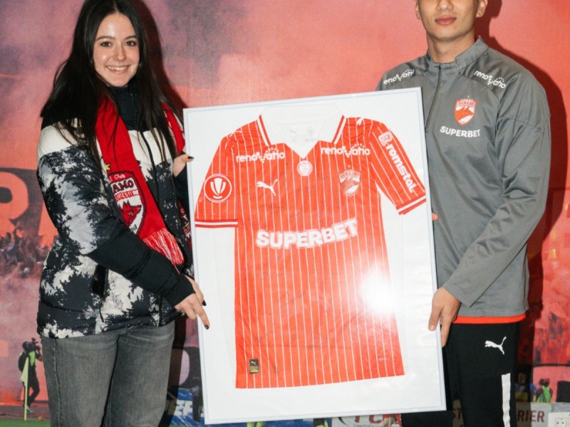Un cadou exclusiv, o amintire pe viata - Tricou Dinamo Hall of Frame