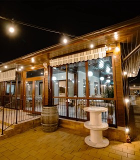 Accommodation and a picnic in a vineyard or a relaxing massage for two at a 4-star hotel in Jelna, Bistrita