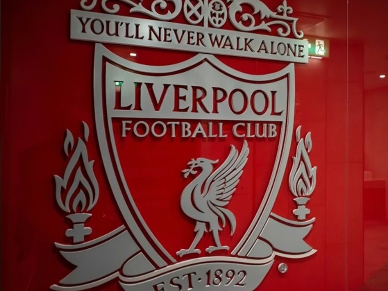 Experienta Anfield pentru doua persoane - Tur premium, masa, bauturi si intalnire cu o legenda