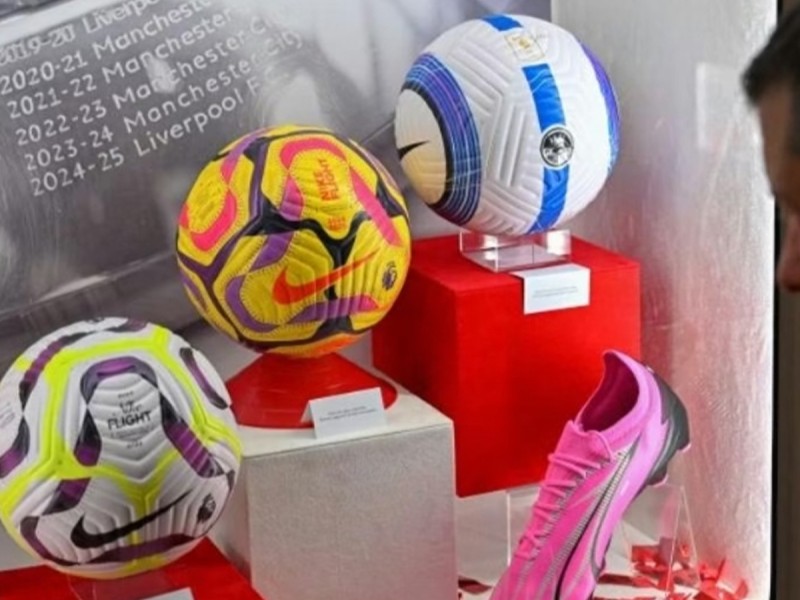 Turul clubului Liverpool FC pentru familii si intrare la muzeu