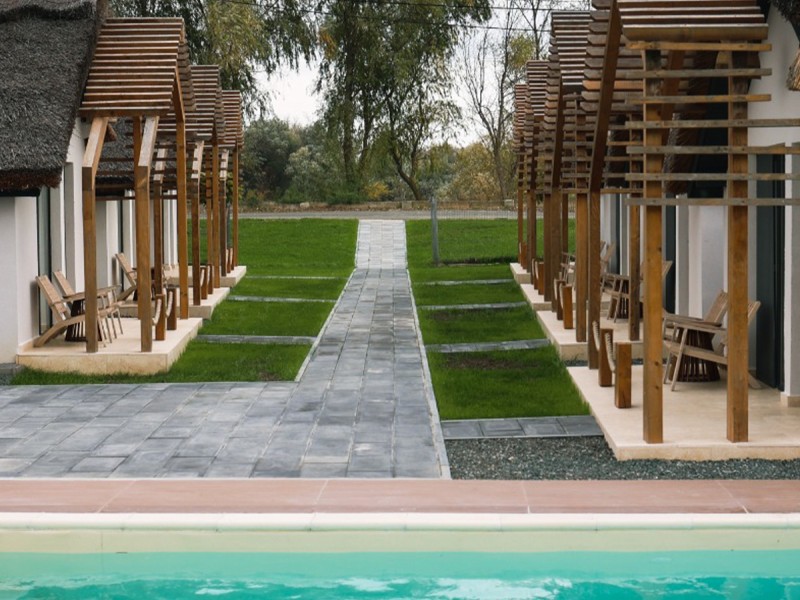 Sejur all-inclusive cu excursii pentru 2 persoane, in Delta Dunarii: 2 nopti de cazare la complex de 4 stele cu bungalouri