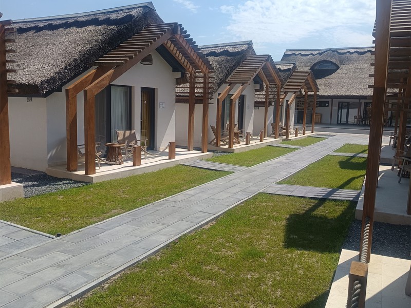 Mini-vacanta all-inclusive in Delta Dunarii pentru doua persoane: cazare 2 nopti intr-un complex de 4 stele cu bungalouri