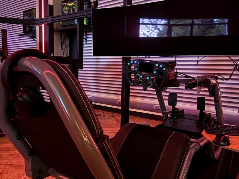 Viteza, Control, Emotie - Experienta Simulator Racing in Buzau