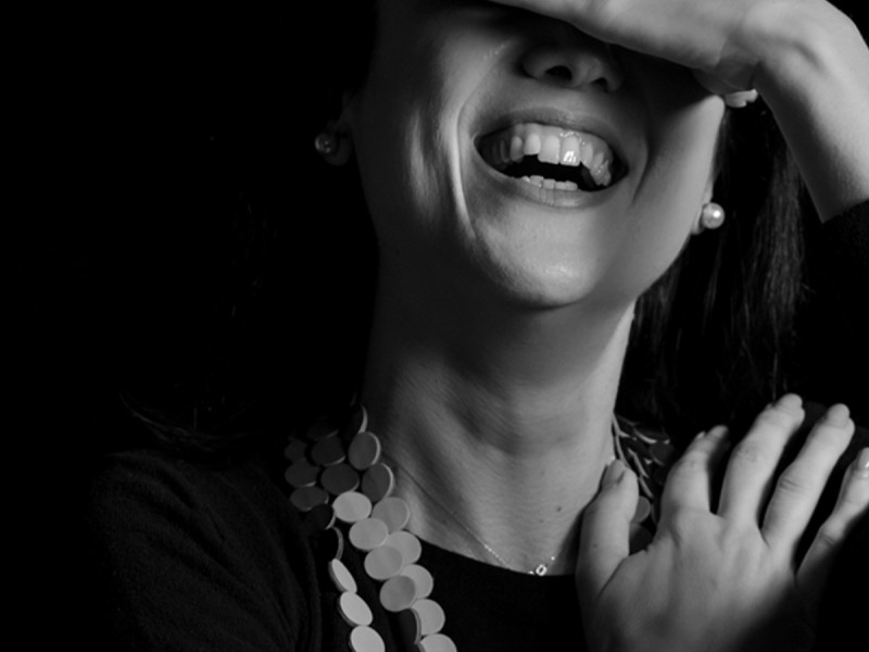 Sedinta foto profesionala in Constanta - Eleganta, Feminitate si Incredere in Fiecare Cadru