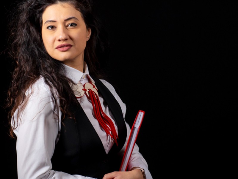 Sedinta foto profesionala in Constanta - Eleganta, Feminitate si Incredere in Fiecare Cadru