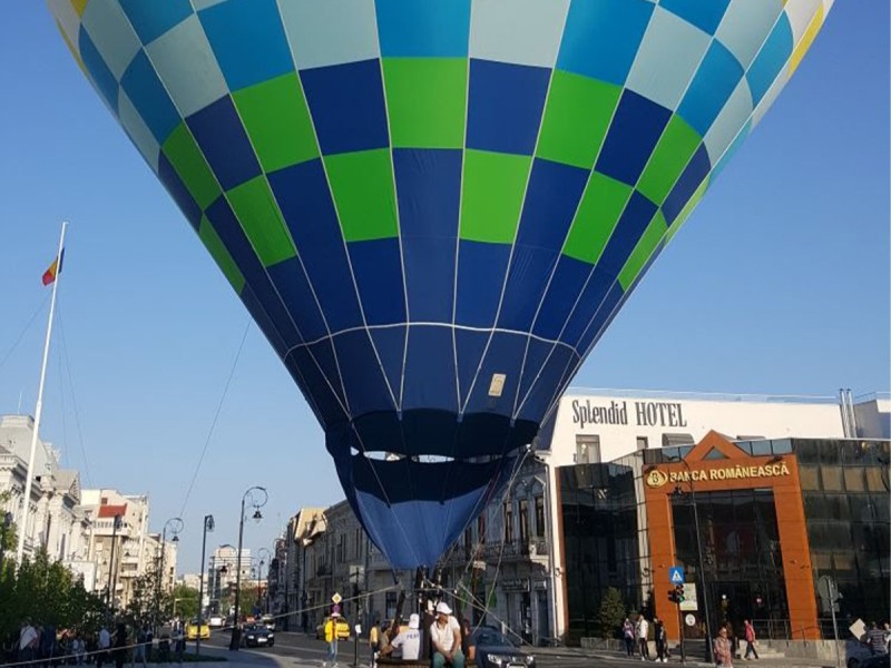Tethered hot air balloon rides for public or private events in Craiova