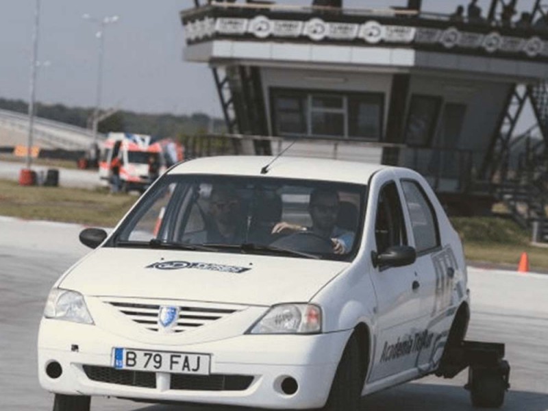 Adrenalina si precautie pentru un sofer responsabil