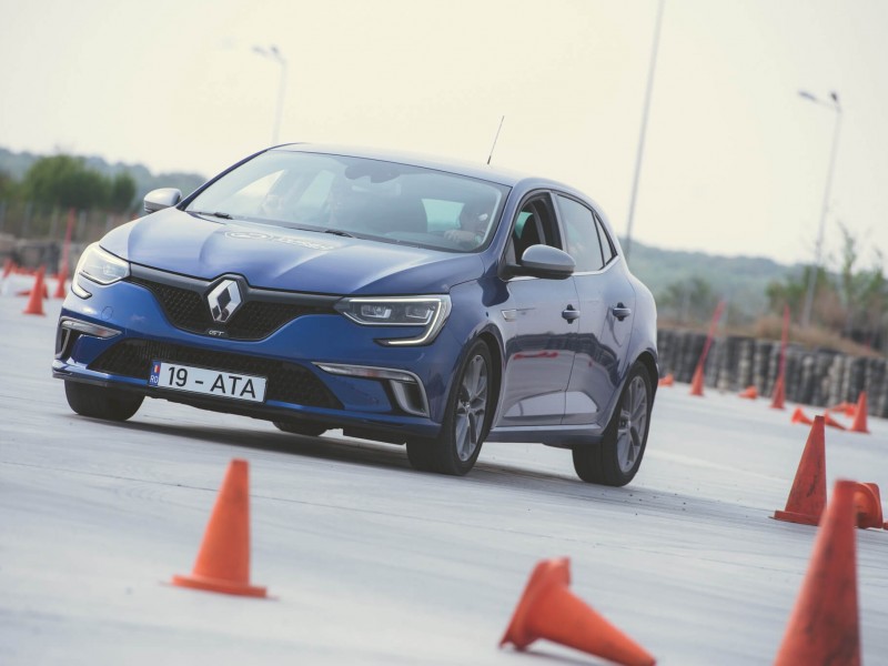 Adrenalina si precautie pentru un sofer responsabil