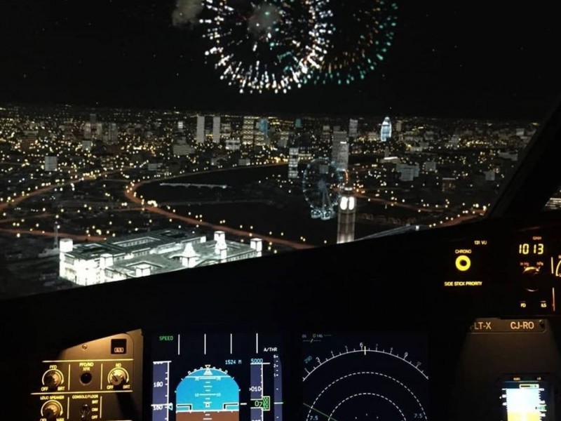 Enjoy a flight experience with an Airbus A320 simulator